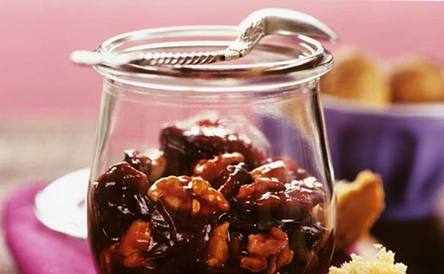 Варенье из грецких орехов — польза, вред, свойства, рецепты