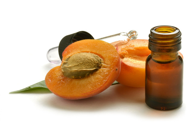 Масло абрикосовой косточки для кожи – чем полезно и как применять