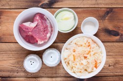 Тушеная квашеная капуста — 3 классических рецепта с мясом